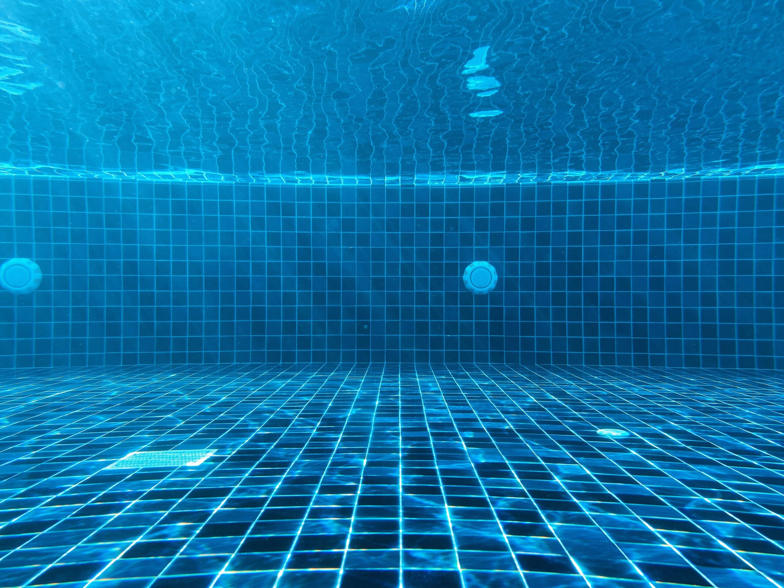 Read more about the article 10 Signs Your Pool Has a Leak (Beyond Water Evaporation)